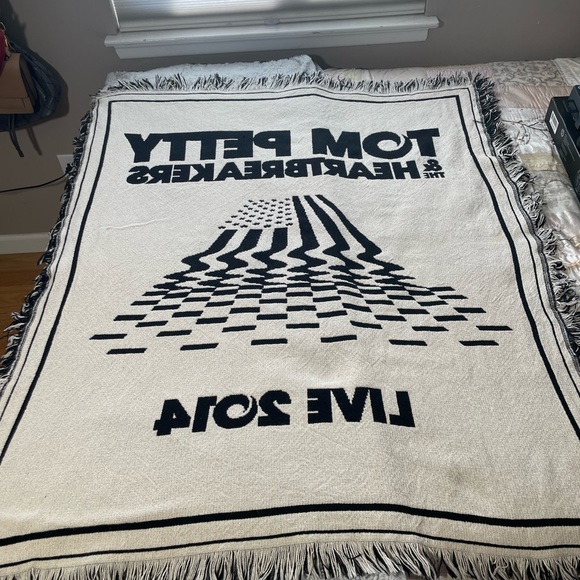 Authentic TOM PETTY & THE HEARTBREAKERS weaved throw blanket - Picture 2 of 2